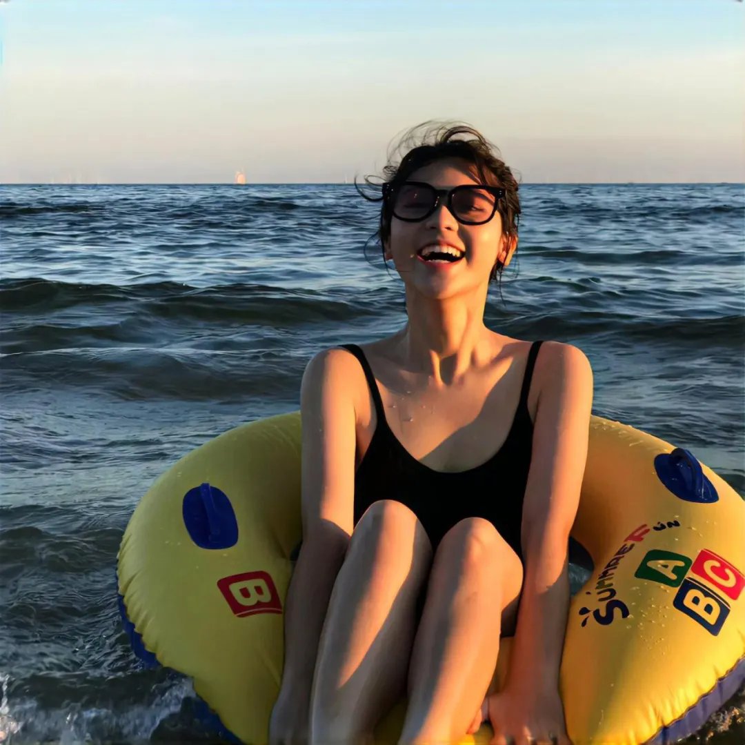 阳光灿烂的女人海报